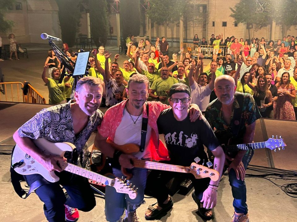 Sr. Lobo Cover Fusion Band en Cuervarrozk 2025