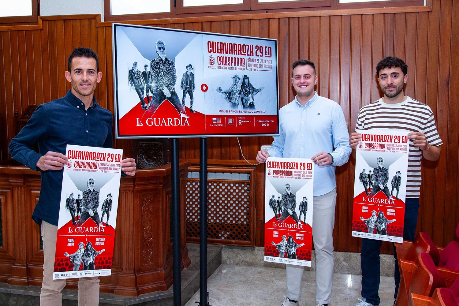 Juan José López y Juan Bernal, concejales de Festejos del Ayuntamiento de Calasparra, presentan en rueda de prensa la 29ª edición del festival Cuervarrozk, acompañados por Pablo Cassinello, concejal de Cultura.